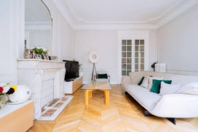 Spacious Parisian Family Apartment In 7th